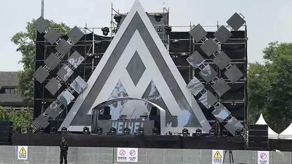 P4.81創(chuàng)意戶(hù)外LED顯示屏，成都草莓節(jié)，中國(guó)